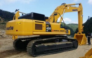 Chú ý về giá máy xúc Komatsu bánh xích tại Việt Nam