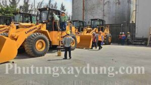 Những việc cần phải làm trước trước khi lái máy xúc