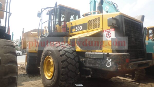 Bán Máy Xúc lật KOMATSU WA500-6 đời 2011 dung tích gầu 6m3 giá 2 tỷ 650 triệu